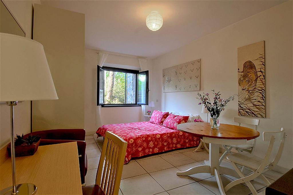 Pearl Suite Rome Room photo
